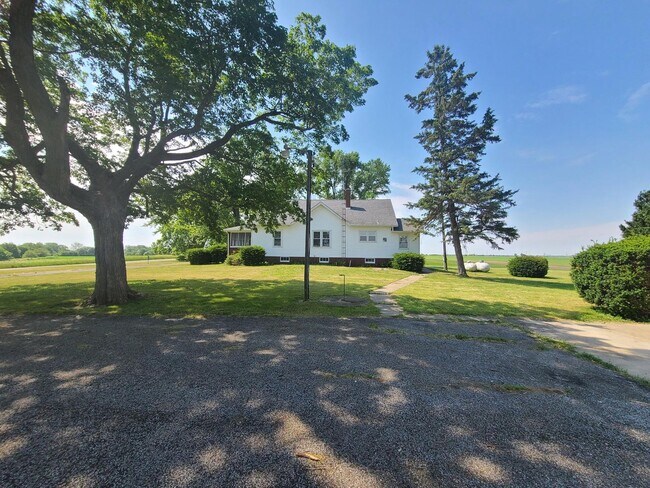 Building Photo - Charming countryside 2-bedroom home -Farme...