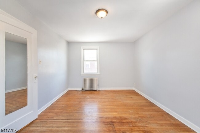 Foto del edificio - 23 Carpenter Terrace N