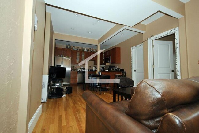 Building Photo - 9/1 Large, updated 5BR/2BA near Packard's Corner!