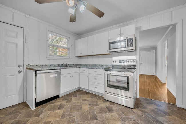 Building Photo - 127A 37th Ave N