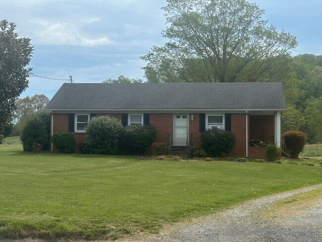 Foto del edificio - 3 BR 1.5 Bath brick rancher on 2 acres in Fairfield