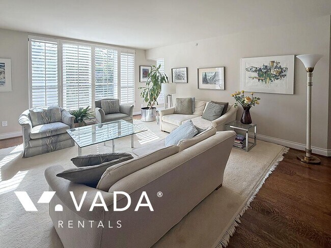 Photo du bâtiment - Balmoral 2 BR APT Rental 107-5615 Hampton Pl Vancouver: VADA