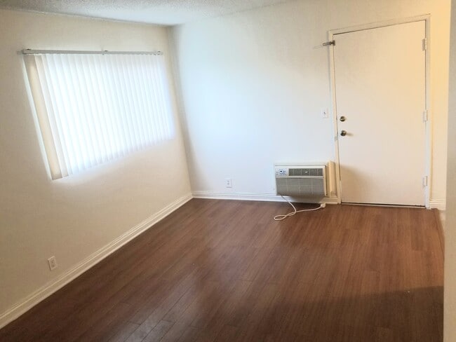 Building Photo - 15106 Magnolia Blvd