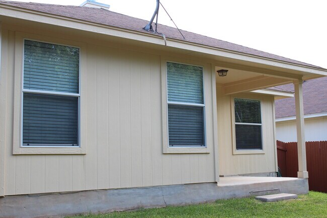 Back of the house - 5605 Bentsen Ln