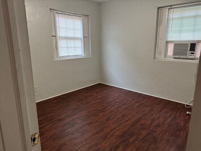 Building Photo - 567 Northside Dr