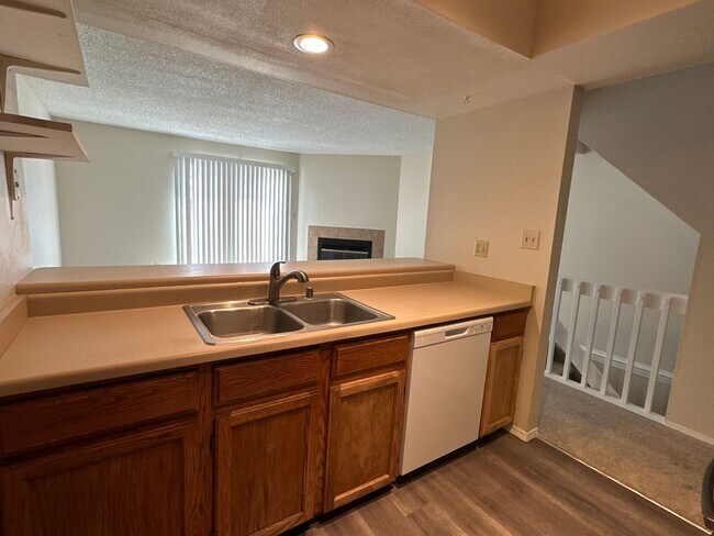 Building Photo - Two-story 2BD/1.5BA Lexington Village Town...