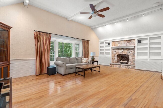 Foto del edificio - 40 Shadow Oak Dr