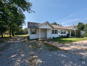 Building Photo - 642 Scoggins Rd
