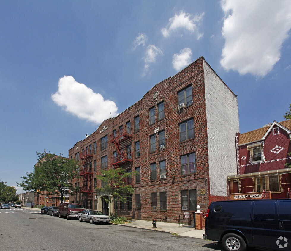 Building Photo - Harriet Court
