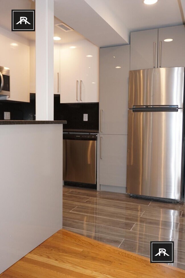 Foto del edificio - 3 bedroom in Brookline MA 02445