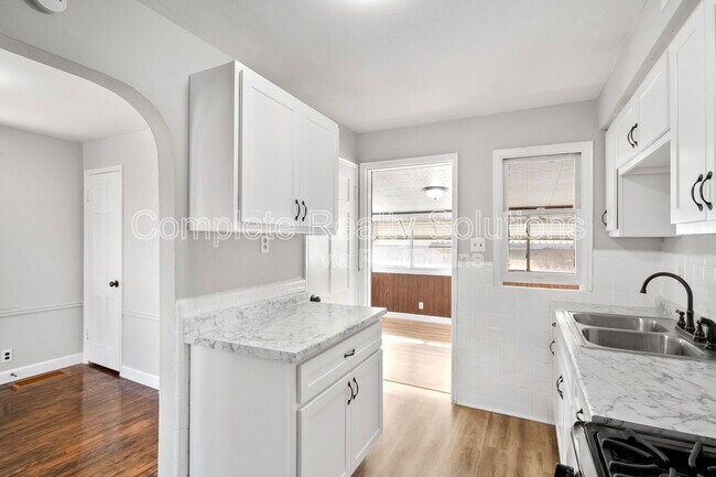 Foto del edificio - 8118 Blanchard Dr