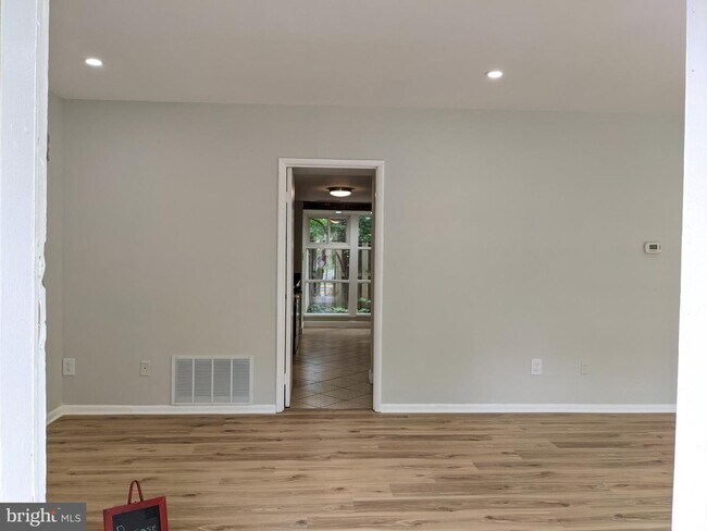 Building Photo - 4445 Forest Glen Ct