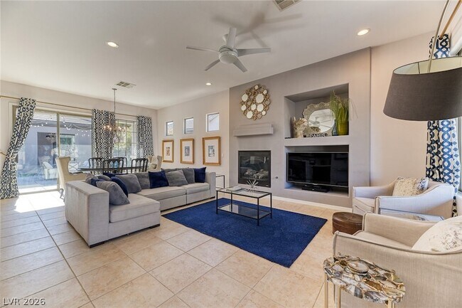 Foto del edificio - 6 Weston Hills Rd