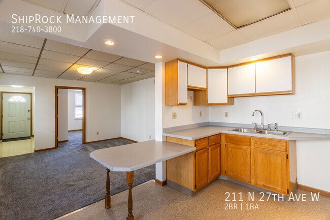 Foto del edificio - 211 N 27th Ave W