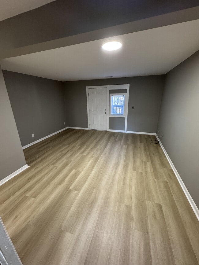 Building Photo - 102 Aqua Ct