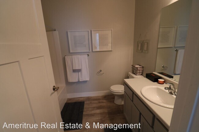 Building Photo - 3 br, 2 bath House - 109 W Silver Springs Dr