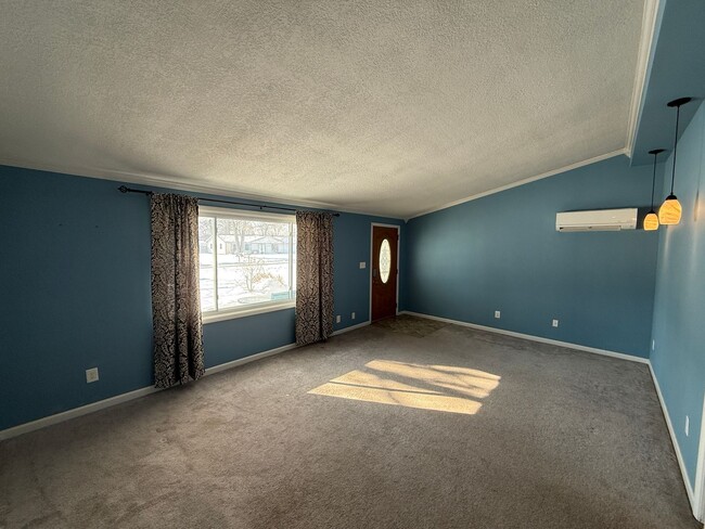 Building Photo - 7215 Shady Ln