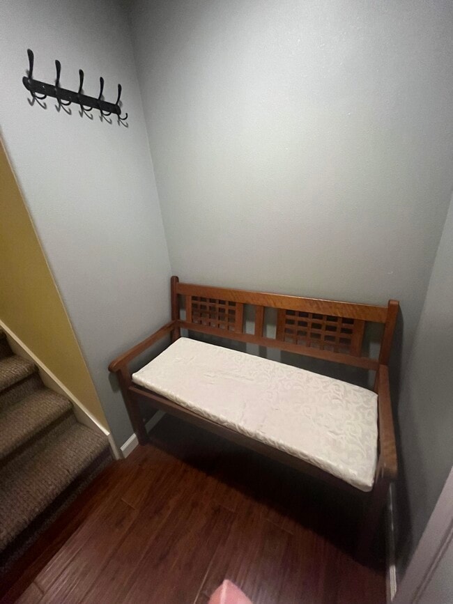 Entrada de la pared opuesta - 4824 San Francisco Dr NE