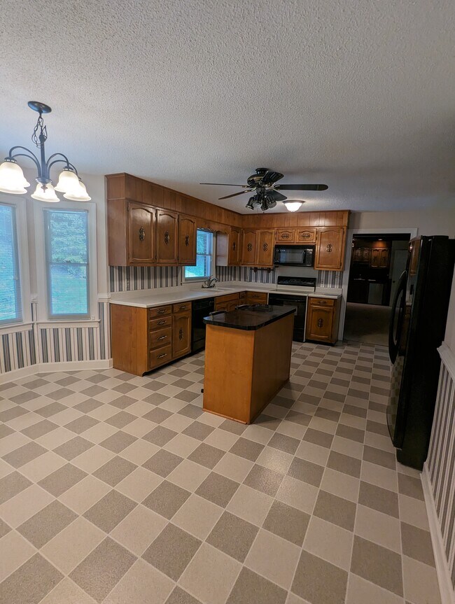 Building Photo - 200 Cambridge Dr