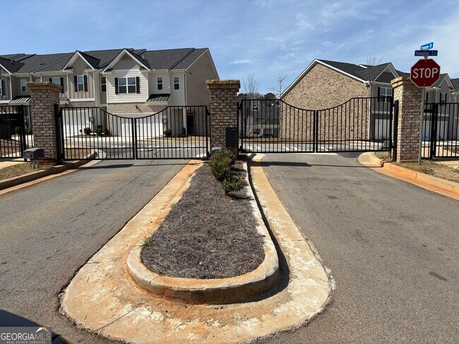 Building Photo - 190 Hampton Cir