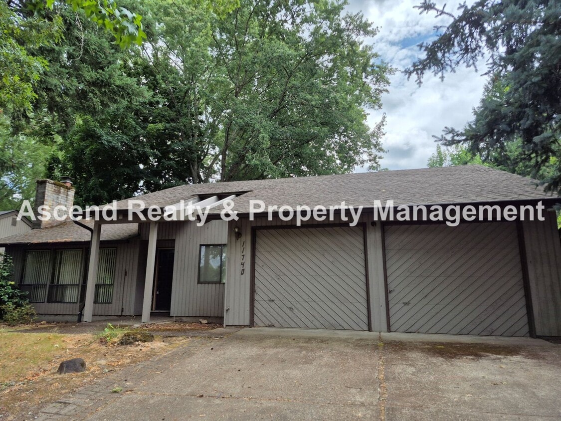 Primary Photo - One Level Ranch Greenway Neighborhood Fenc...