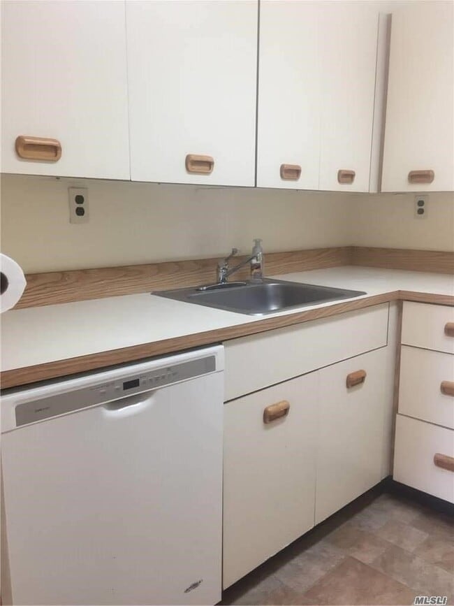 Building Photo - 62-10 Woodside Ave