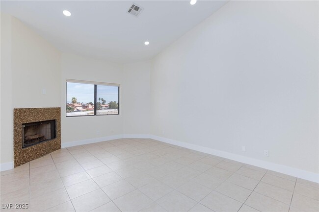 Building Photo - 5038 S Rainbow Blvd