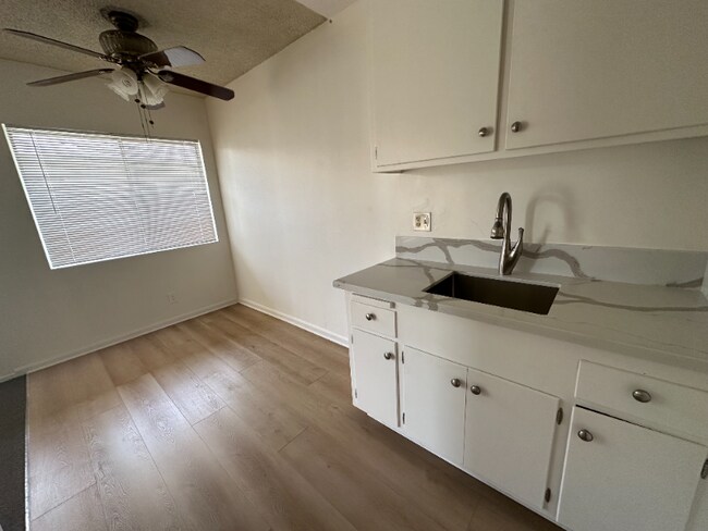 Foto del edificio - 11914 Downey Ave