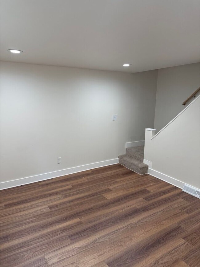 Foto del edificio - 420 Tintsman Ave