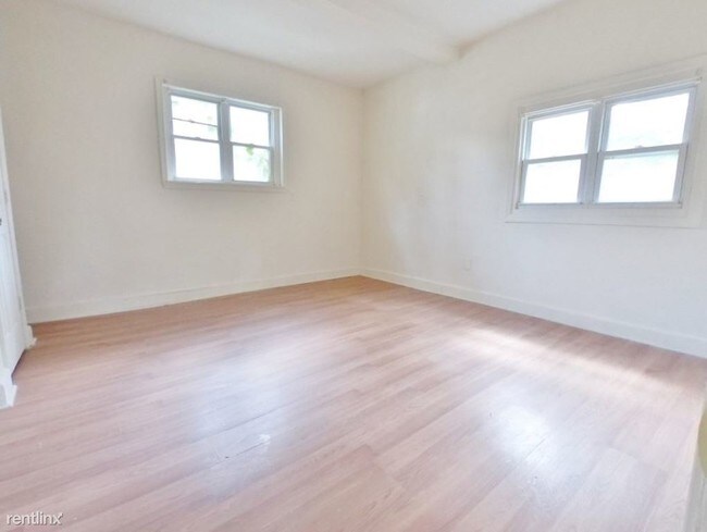 Foto del edificio - 2804 Silver Hill Ave