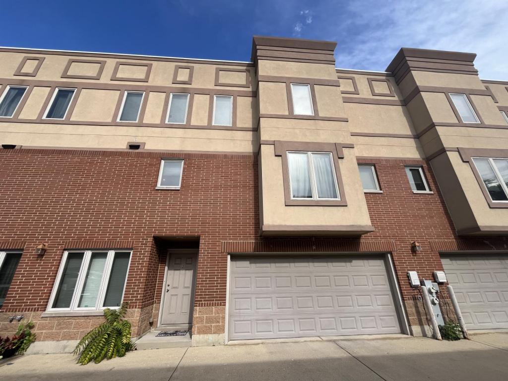 Foto principal - 7312 Ogden Ave