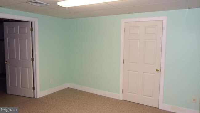 Foto del edificio - 5021 Brittany Ln