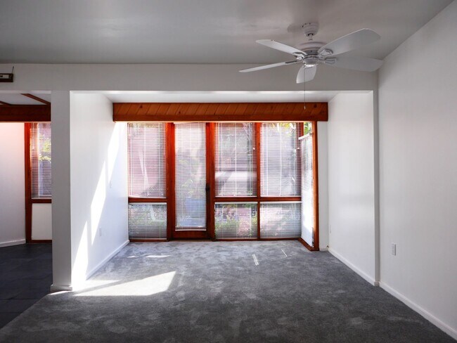 Foto del edificio - 6456 Surfside Way