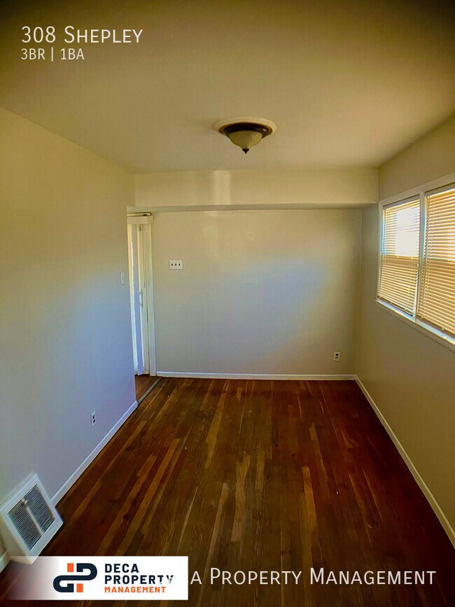 Building Photo - 3 Bedroom House