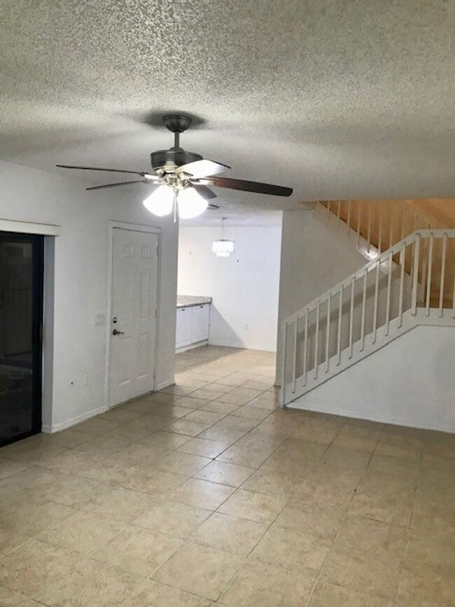 Building Photo - 2/2.5 in the lovely, cozy community of Middlebrook Pines!