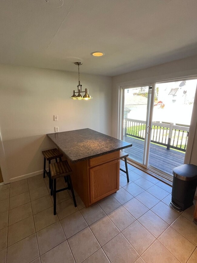 Building Photo - 3 Bedroom Single Family Home