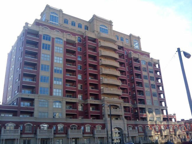 Building - 1950 Logan St