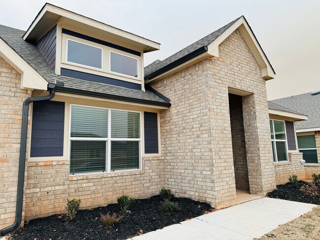 Foto del edificio - Deer Creek Schools + 4 Bedrooms + Newer Home in The Falling Springs Addition