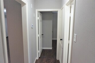 Building Photo - 2727 Tinechester Dr