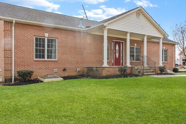 Foto del edificio - Incredible Pet Friendly 5 Bedroom/4 Full B...