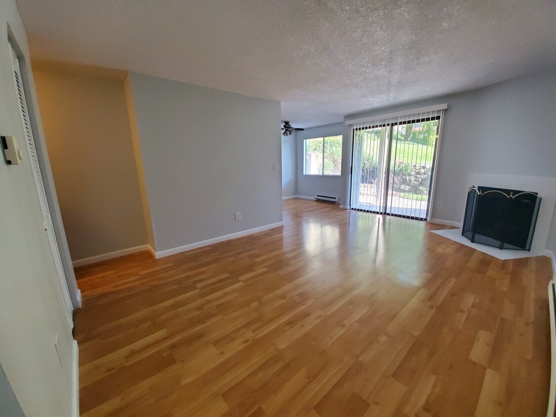 2020 Grant Ave S Unit C103, Renton, WA 98055 Condo for Rent in Renton, WA