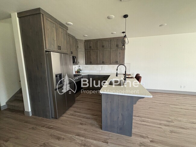 Building Photo - 5133 Beach Dr
