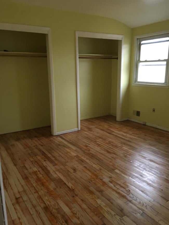 Building Photo - 66 Parish Ave