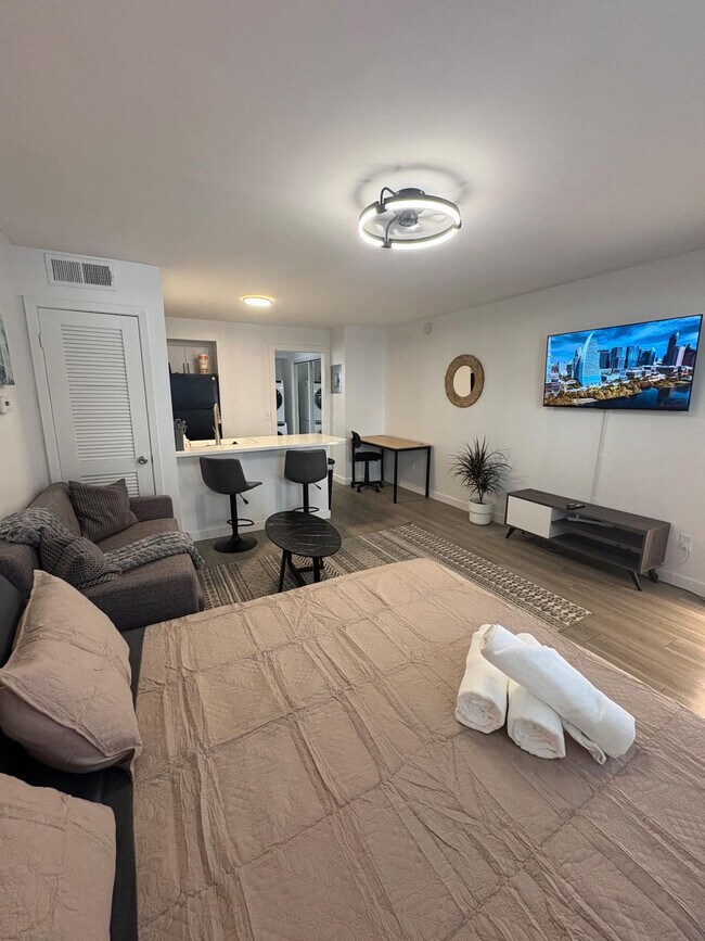 Building Photo - 3006 Stoneway Dr