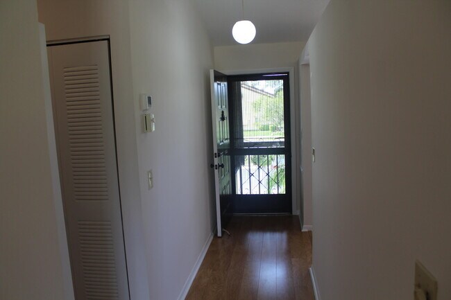 Foto del edificio - 4698 Lucerne Lakes Blvd E