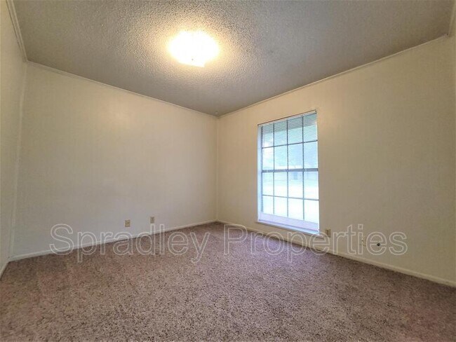Building Photo - 505 Phoenix Dr