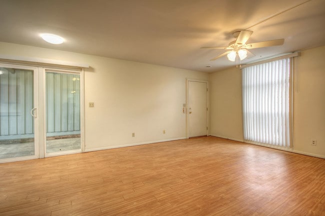 Building Photo - 508 S Mattis Ave