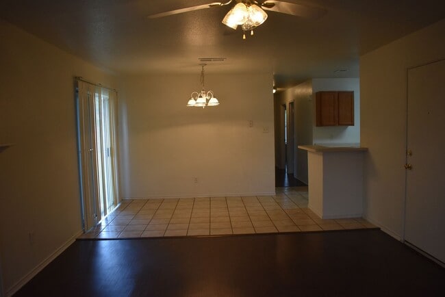 Building Photo - 2316 Wildewood Dr