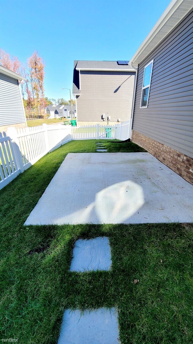 Foto del edificio - 3 br, 3 bath House - 6541 Vischer Rd