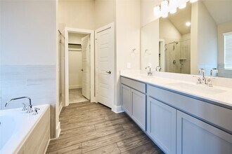 Building Photo - 10533 Preserve Wy